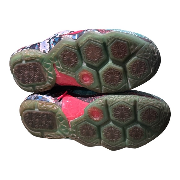 Nike LeBron XII 12 GS Emerald Green Christmas Akron Birch Sneakers Size 6.5Y. - Picture 6 of 7